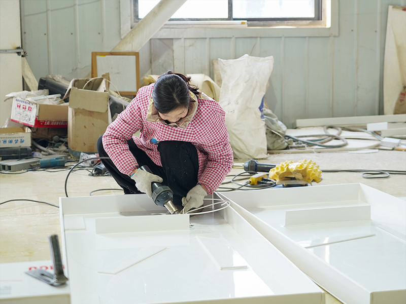 تصنيع كشك الطلاء وفحص الجودة